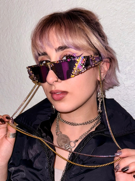  decorative sunglasses with a chain